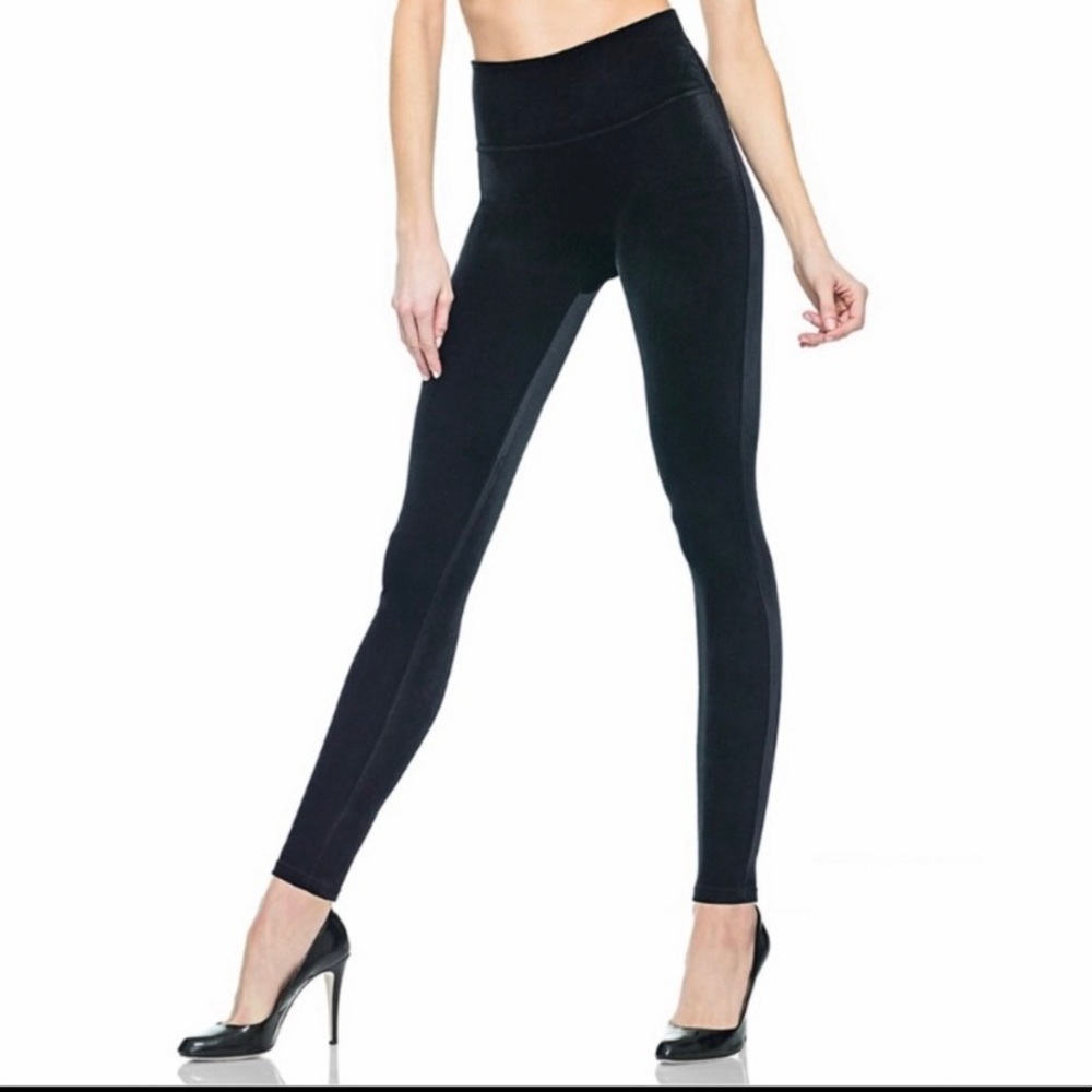 Spanx Velvet Leggings size M, black.
